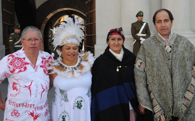 Representantes de los pueblos Mapuches y Rapa Nui