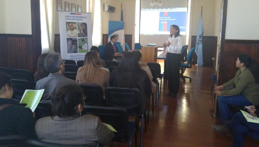 SENADIS capacita a funcionarios municipales de Mejillones en Atención Inclusiva