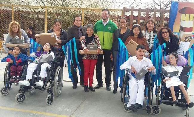 Senadis Antofagasta realiza entrega de cascos sensoriales y notebook a Escuela F-9 de Tocopilla