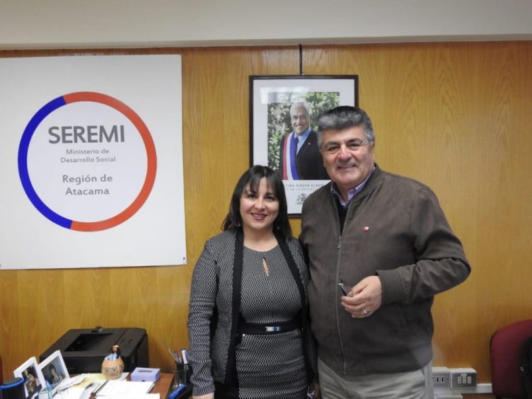 La nueva Directora Regional de Senadis, Andrea Parra, junto al Seremi de Desarrollo Social y Familia, Raúl Martínez.