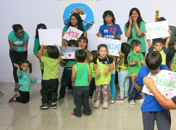 Acto realizado por niños y niñas de las fundaciones, durante la ceremonia.