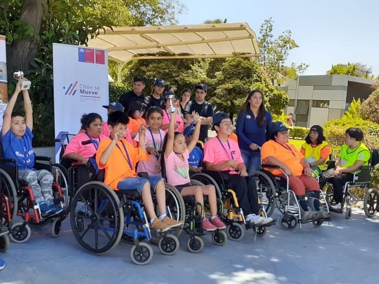 Niños y niñas participantes en Polideportivo INRPAC 2019. 