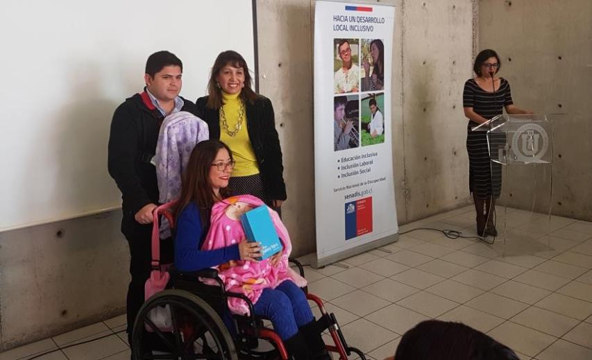 Universidad Católica del Norte entrega recursos tecnológicos a estudiantes con discapacidad en el marco de proyecto financiado por SENADIS
