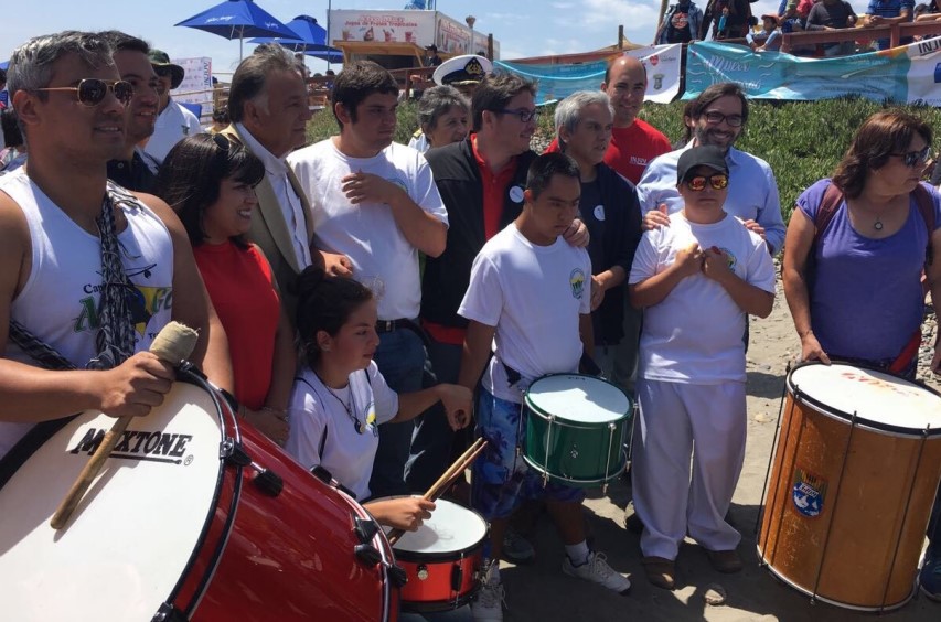 Autoridades en el lanzamiento de la campaña “Mueve Tu Verano con Desarrollo Social” en Concón. 