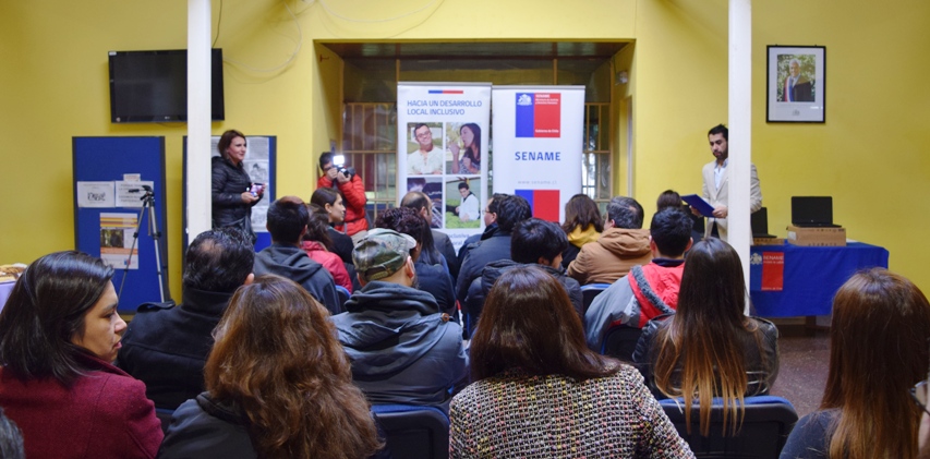 Desarrollo Social y Senadis entregan ayudas técnicas a jóvenes en situación de discapacidad pertenecientes al Centro Alborada de SENAME.