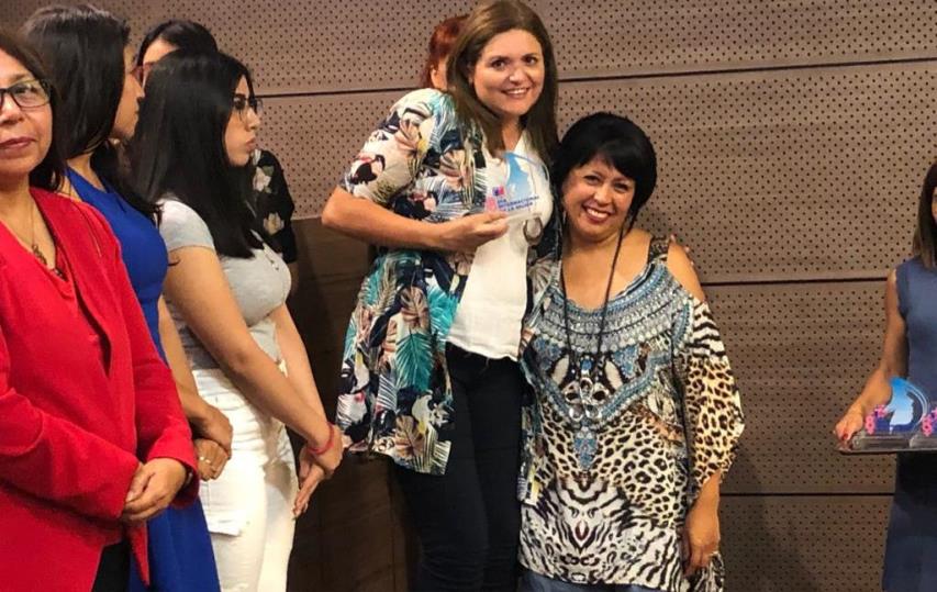 Profesional de SENADIS Antofagasta recibe reconocimiento en el Día Internacional de la Mujer
